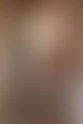 Amalfi: Female traveller walks along narrow jewellery-lined street | RollingBear Travels.