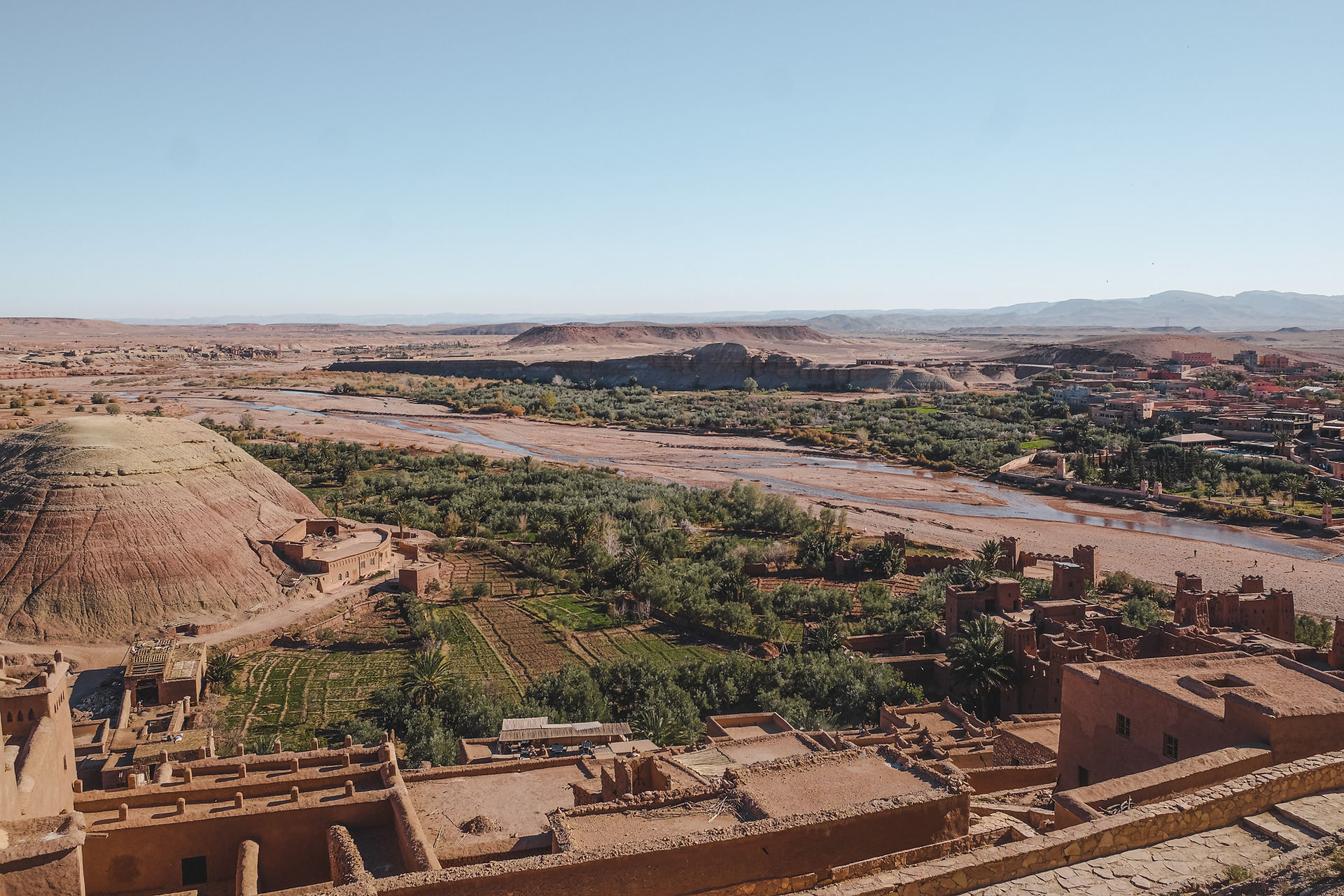 Top view of the Ksar and the Ouarzazate, Morocco | RollingBear Travels.