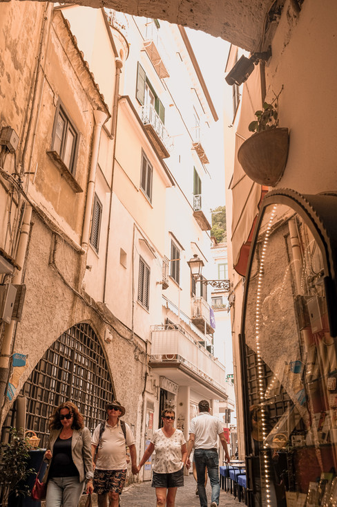 Amalfi Medieval town: narrow streets, arches and tall medieval buildings | RollingBear Travels.