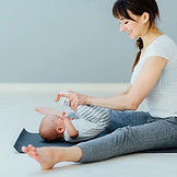 Quelles-sont-les-positions-de-yoga-pour-un-bebe-1400x933_edited.jpg