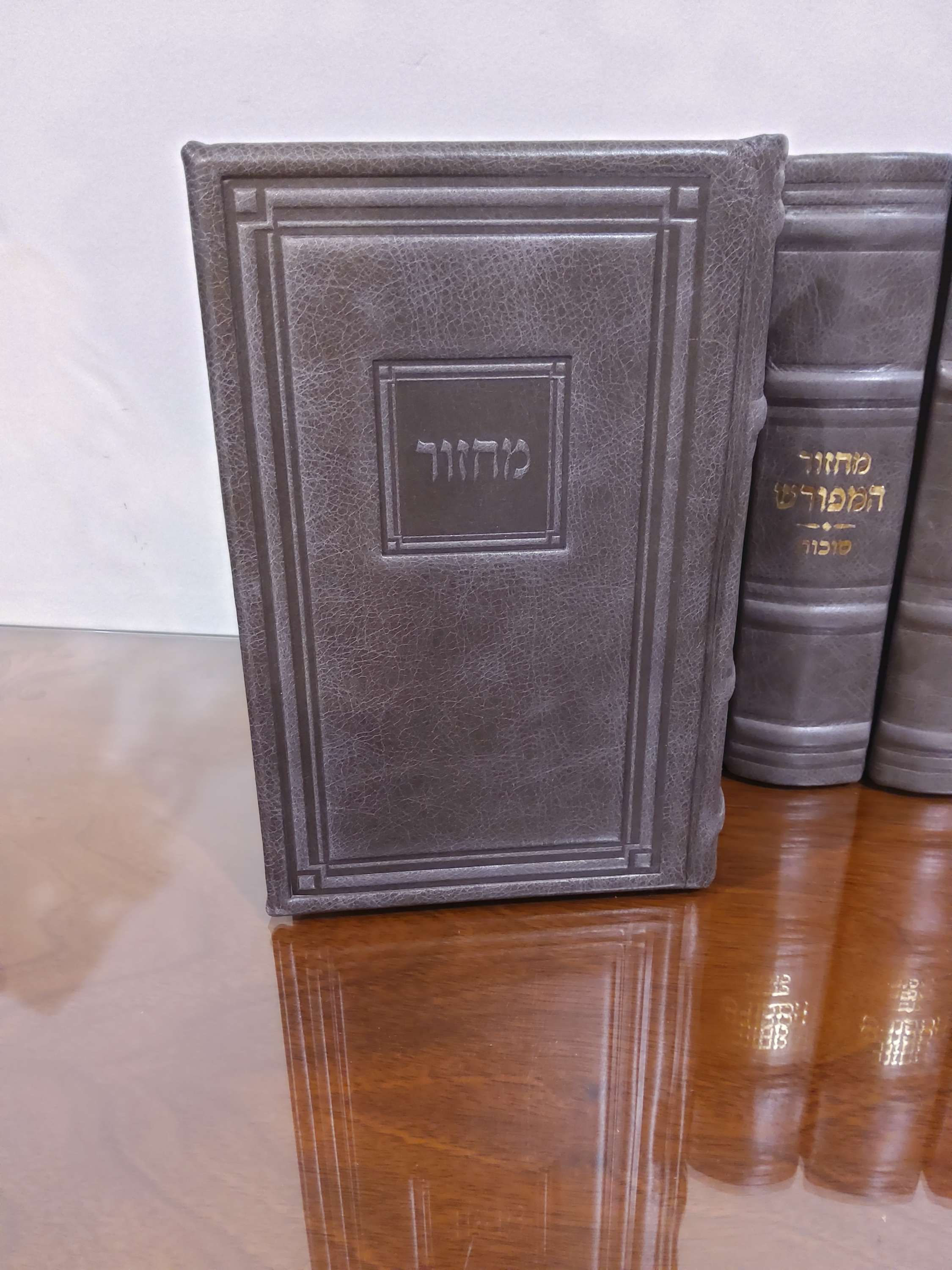 Color: Light Grey, Design : PL-101 