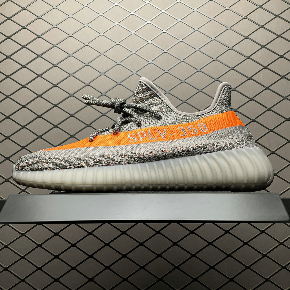 YEEZY Sneakers 02522