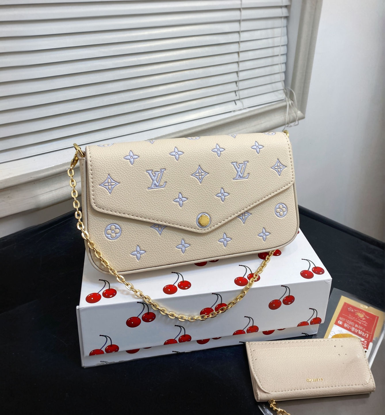 Louis Vuitton Bag 16597