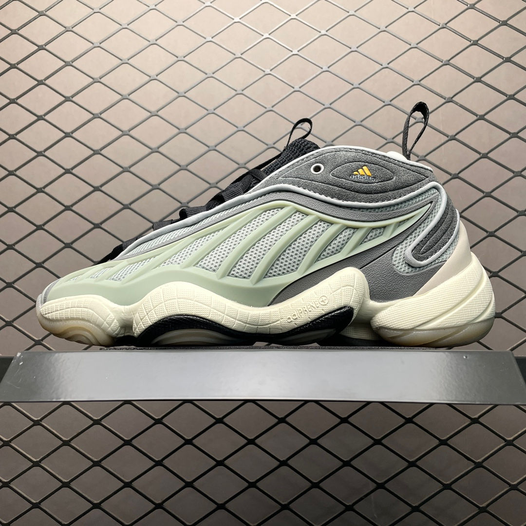 YEEZY Sneakers 02411