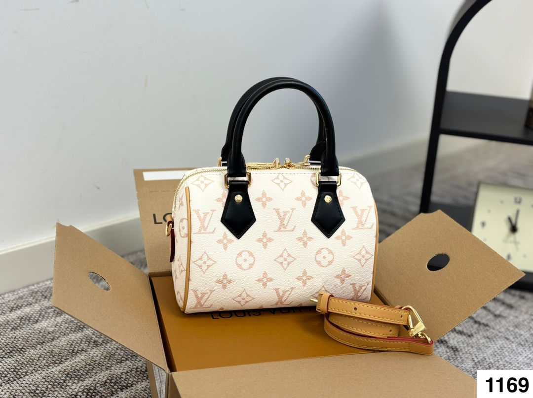 Louis Vuitton Bag 15966