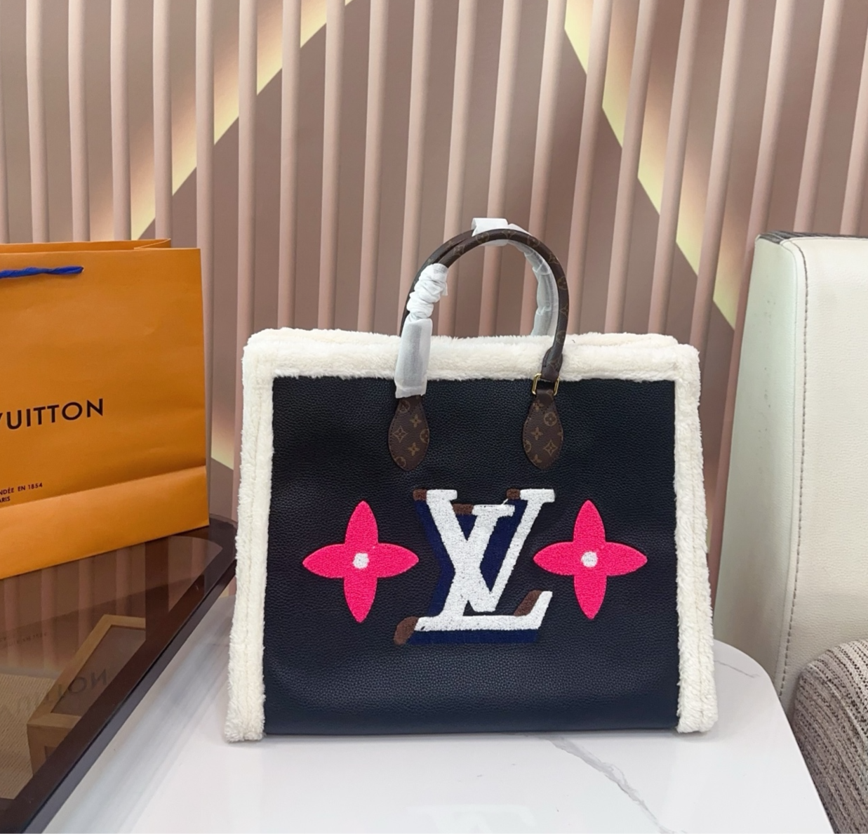 Louis Vuitton Bag 25777