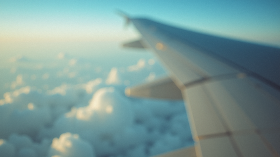 Close-up de passagens aéreas e mapa de viagem