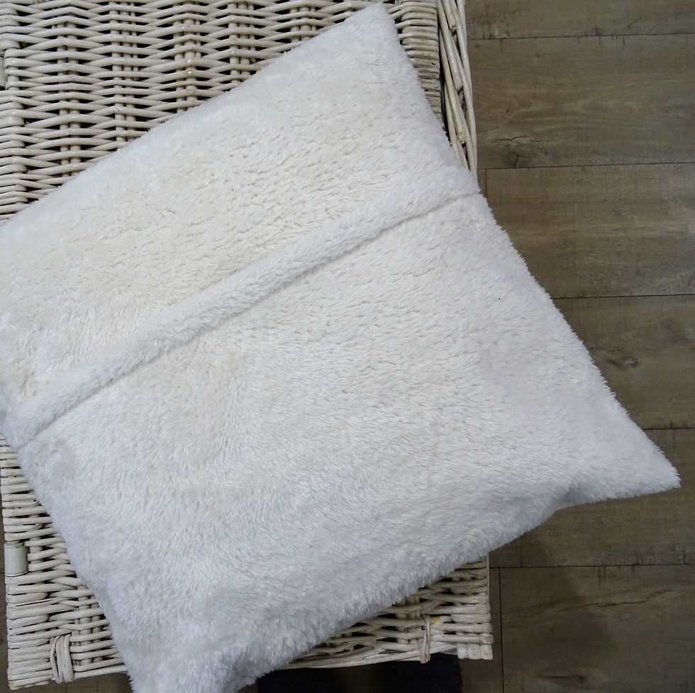 Miniature : coussin écrue tissu fausse fourrure