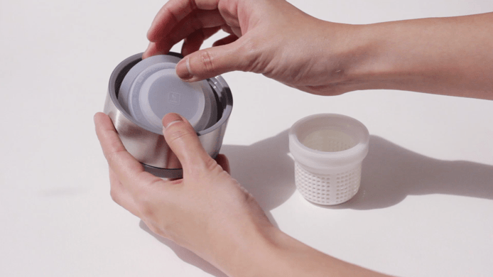 Assembly of the strainer GIF.gif