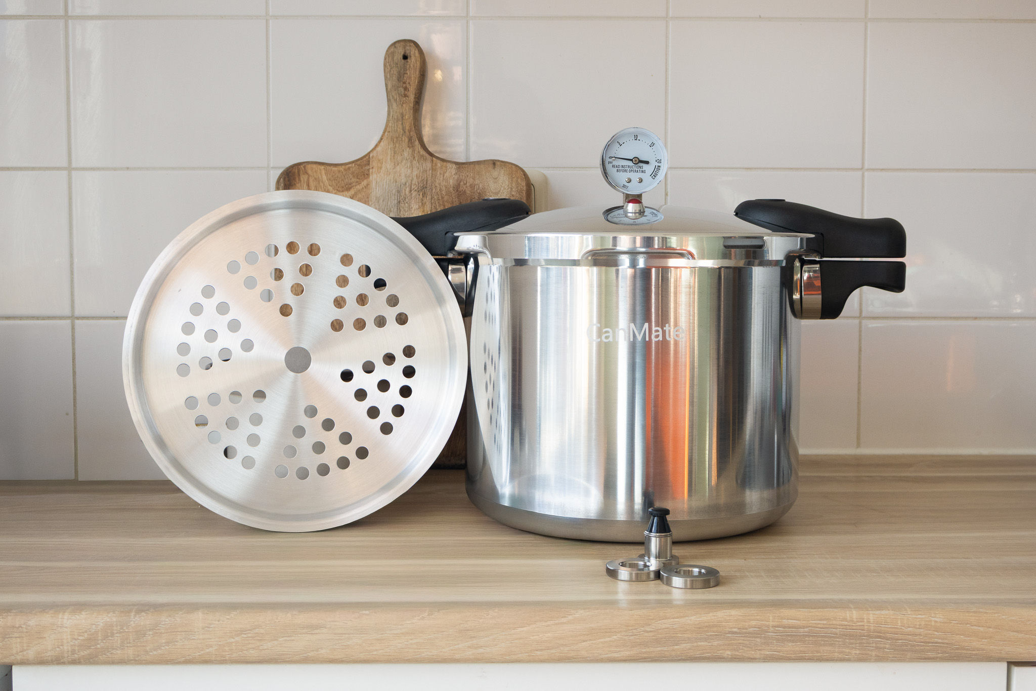 CanMate 11QT pressure canner with bottom rack