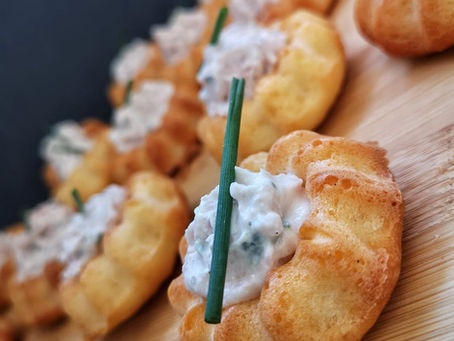 Mousse de jambon fumé sur biscuits au parmesan