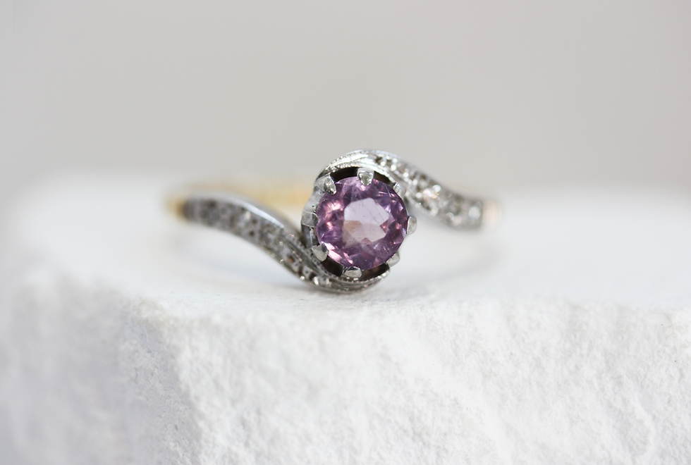 Thumbnail: Vintage 18ct Gold Amethyst & Diamond Twist Ring