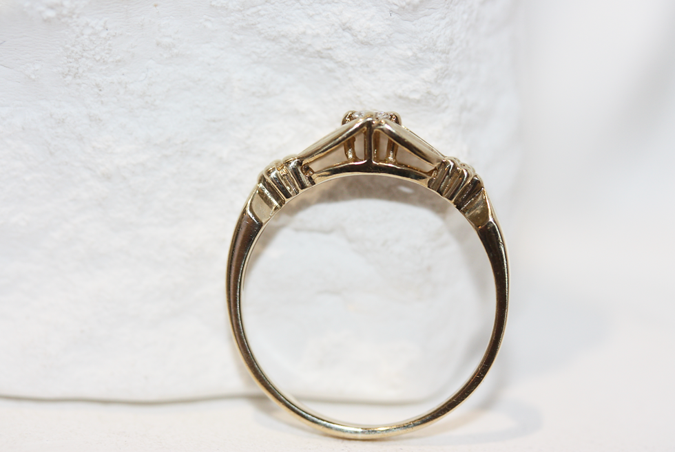 Thumbnail: Vintage 9ct Gold Diamond Ring