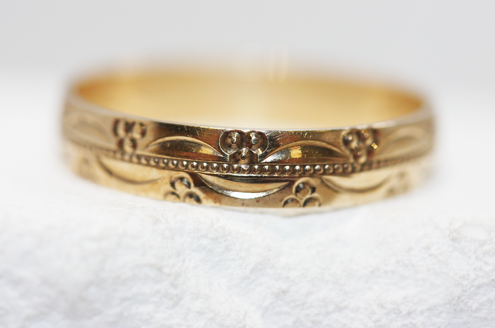 Thumbnail: Vintage 9ct Gold Patterned Wedding Band