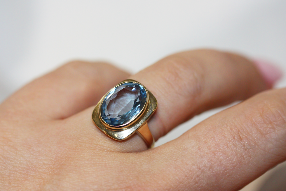 Thumbnail: Vintage 9ct Gold Aquamarine Solitaire Ring