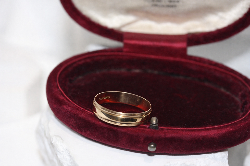 Thumbnail: Vintage 9ct Gold Wedding Band