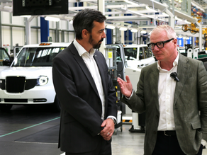 West Midlands Mayor visits LEVC’s pioneering electric black taxi Coventry factory