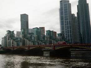 TfL BLOCKS heavy vehicles from using Vauxhall Bridge after structural deterioration found