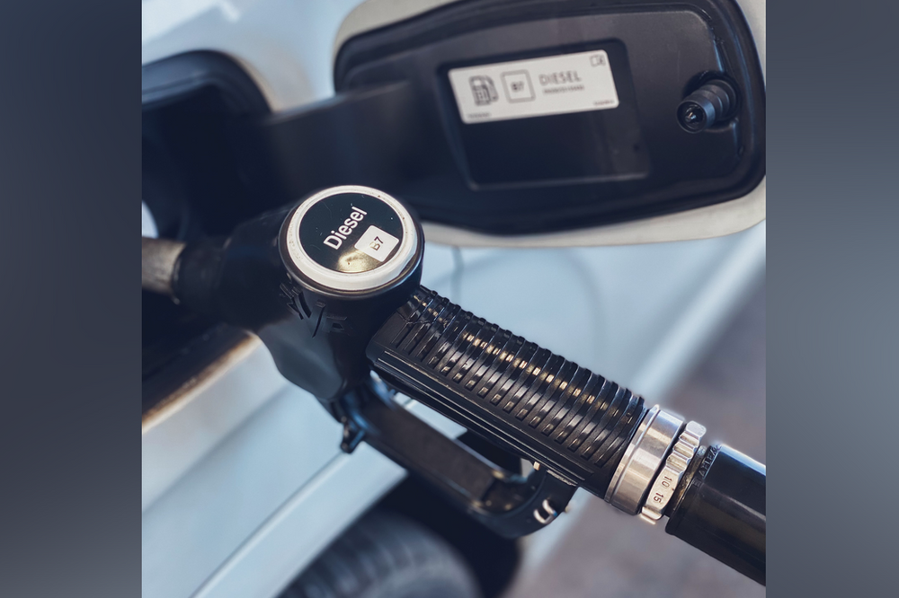 Fuel retailers failing drivers by drip feeding rapid drop in fuel