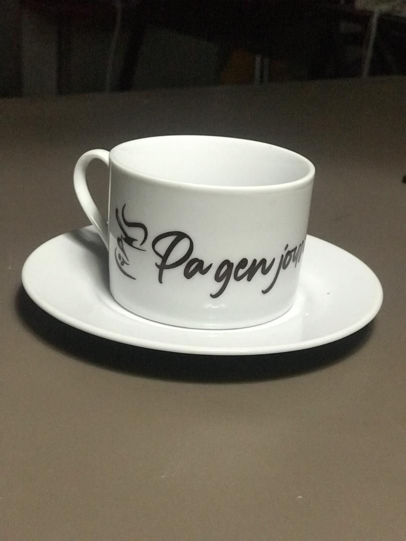 Personailized mug with gold printing vinyl