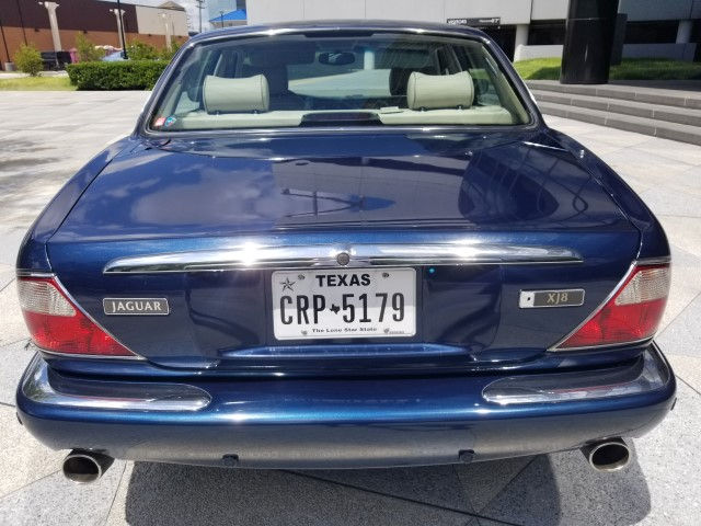 Thumbnail: 2003 Jaguar XJ8