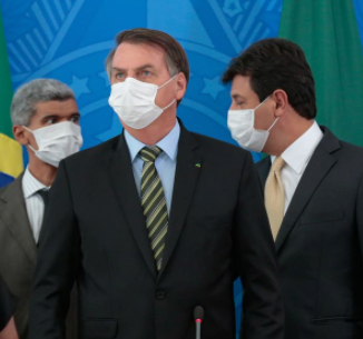 Vírus vai atingir 70% da população, diz Bolsonaro