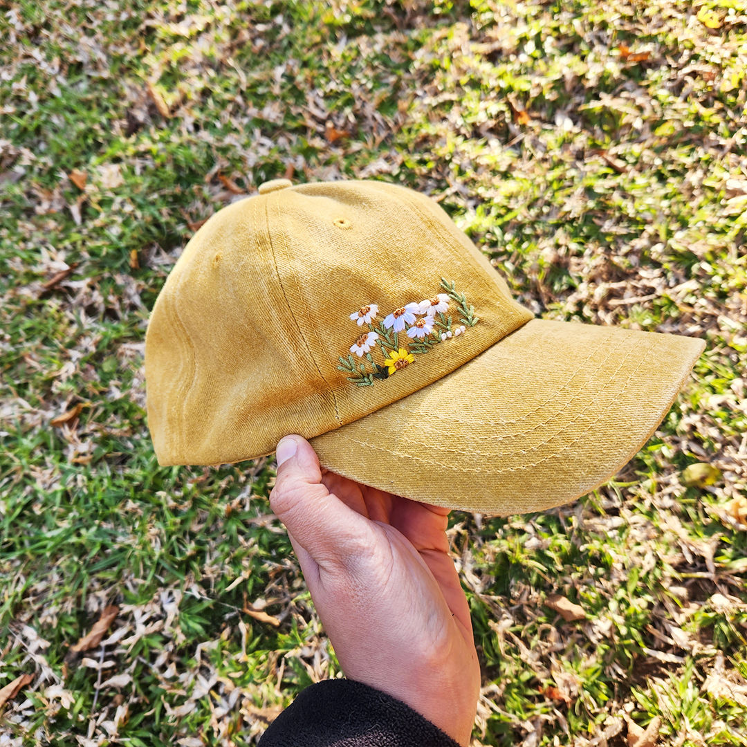 כובע מצחיה חרדל - רקמת פרחים