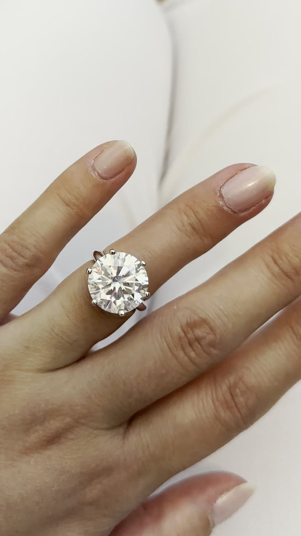Miniatura: Ouro 18k - Anel solitário Romance 10cts de Moissanite brilhante