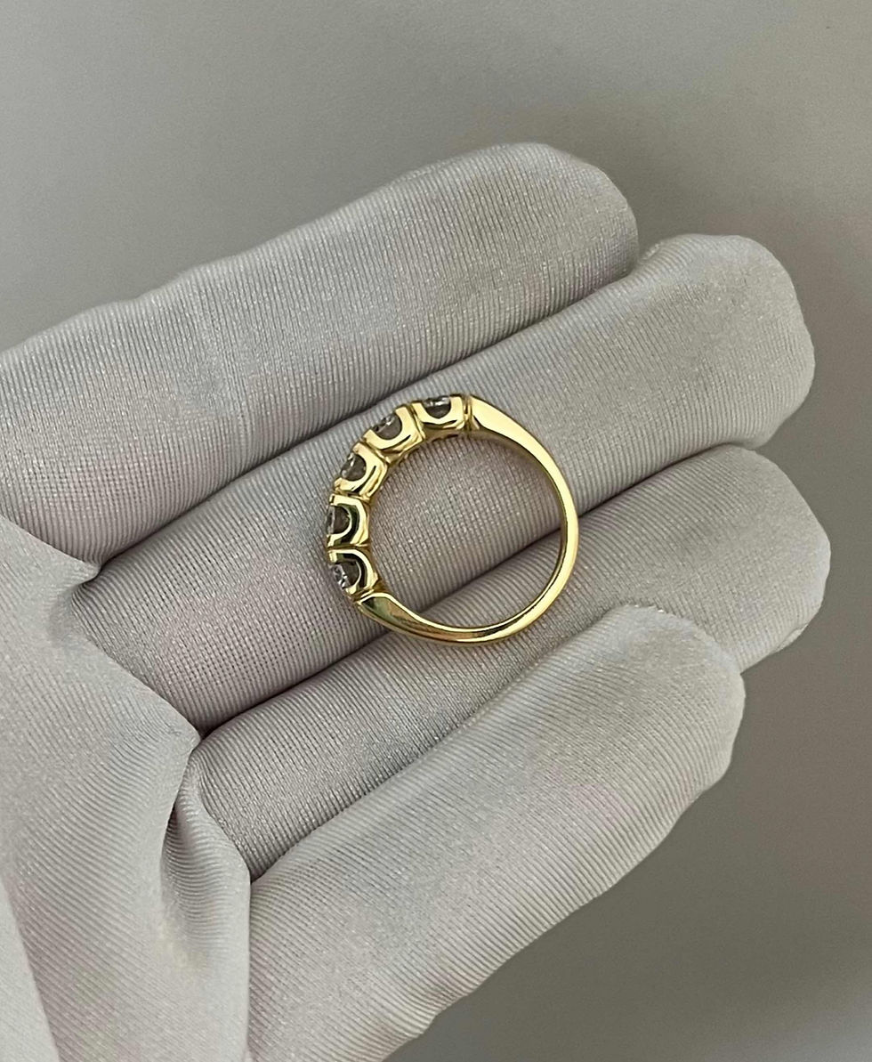 Miniatura: Ouro 18k- Meia aliança Betina 50 pontos cada Moissanite brilhante 
