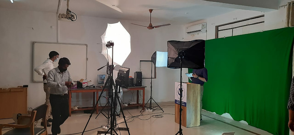 Digital Multimedia Studio for online learning