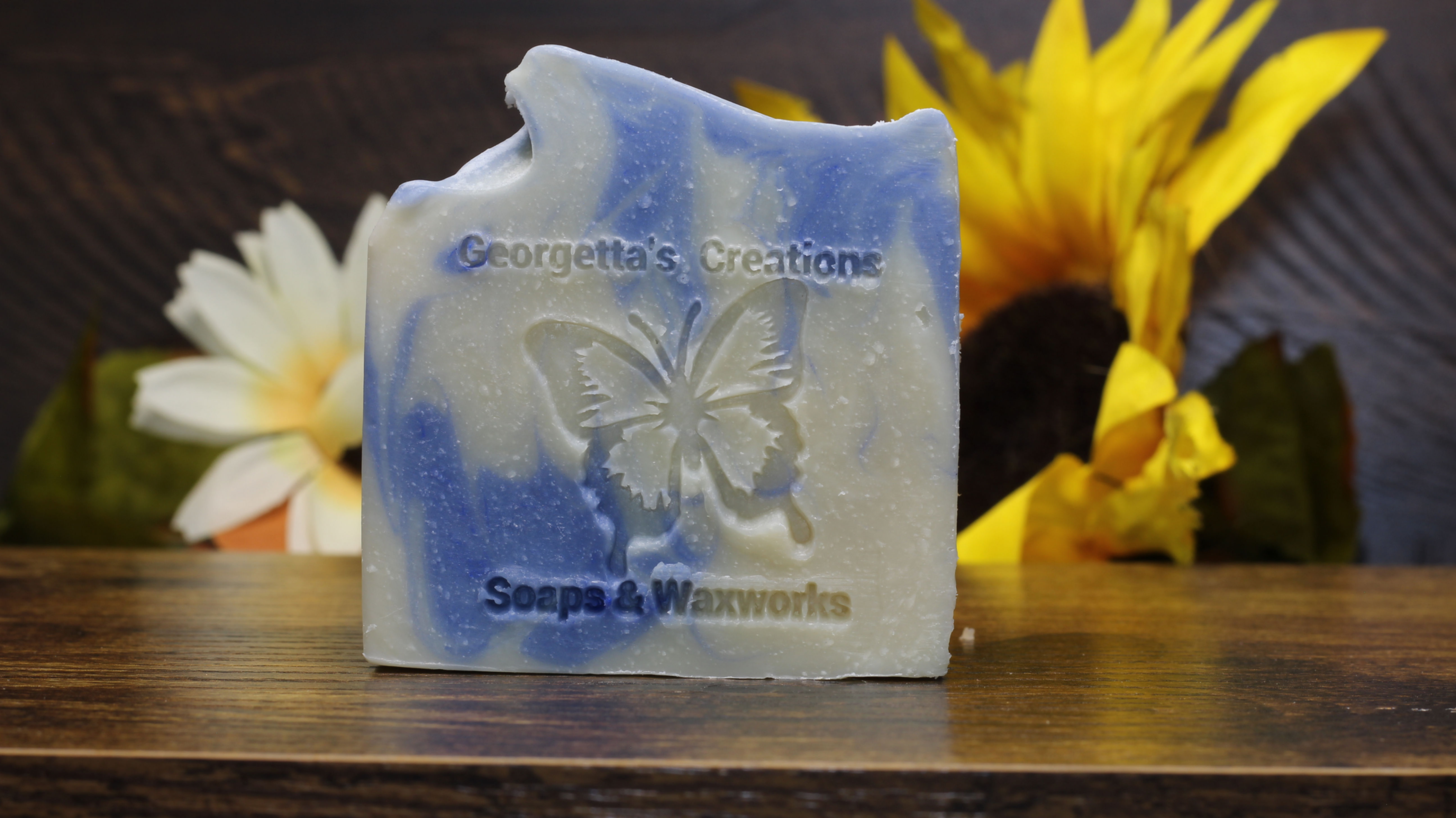 The Essence from Georgetta's boosts your self-care with natural ingredients, well-made soaps. Enjoy luxury, nature-inspired scents, and quality in each product. Experience the best of nature with Georgetta's personal touch. Make daily moments special with The Essence.