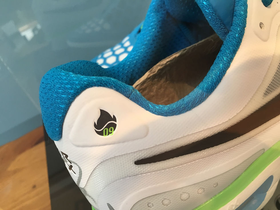 縮圖：Rafael Nadal Custom Signed PE Match Nike Shoes 2012 Australian Open