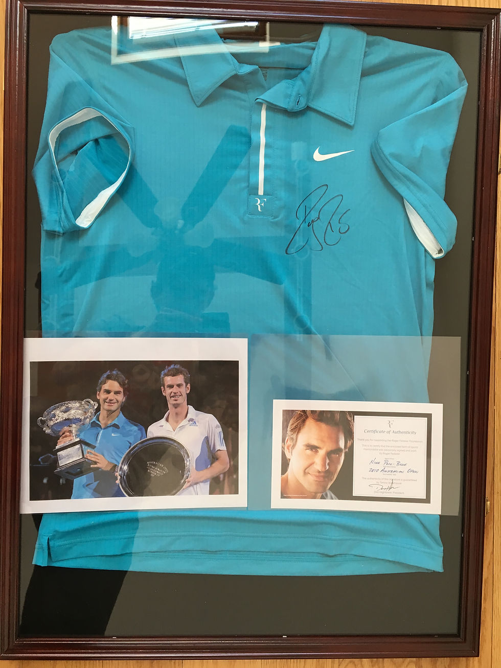 Miniatura: Roger Federer Match Worn Camiseta Nike PE personalizada firmada Abierto de Australia 2010