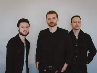 Music from local coffee shops in Arizona by the band Weslynn presents an alternative pop genre