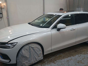 VOLVO V60 純正プレミアムコーティング施工中 アクアガレージ大阪