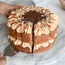 Apple & Caramel Cake