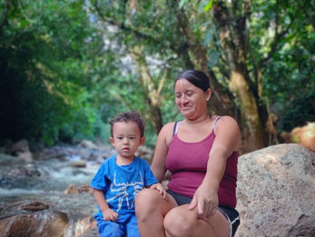 Familia, naturaleza, río, conexión, tranquilidad