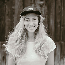 Marisa Held ist für das Montevia und Bavariaraft Personal, sowie im Eventverkauf tätig. Für die tägliche Beratung rund um Events im münchner Raum, sowie Raftingtouren oder Floßbau Aktionen für Firmen. Der Bootsverleih in Murnau bei Bavariarft wird teils von Marisa geleitet.