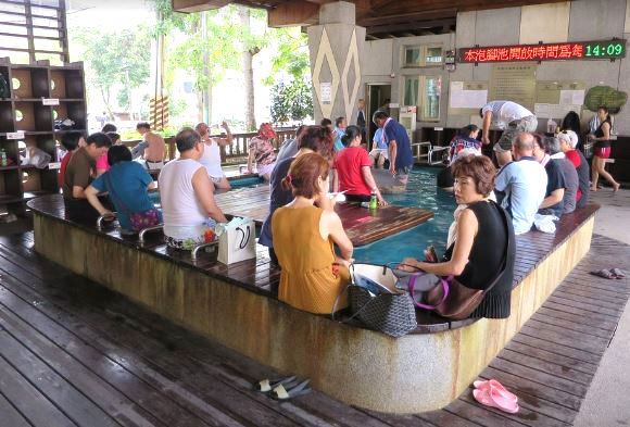 There are 3 free pools at Beitou Fuxing Park where you can soak your weary lakes in the hot spring water.