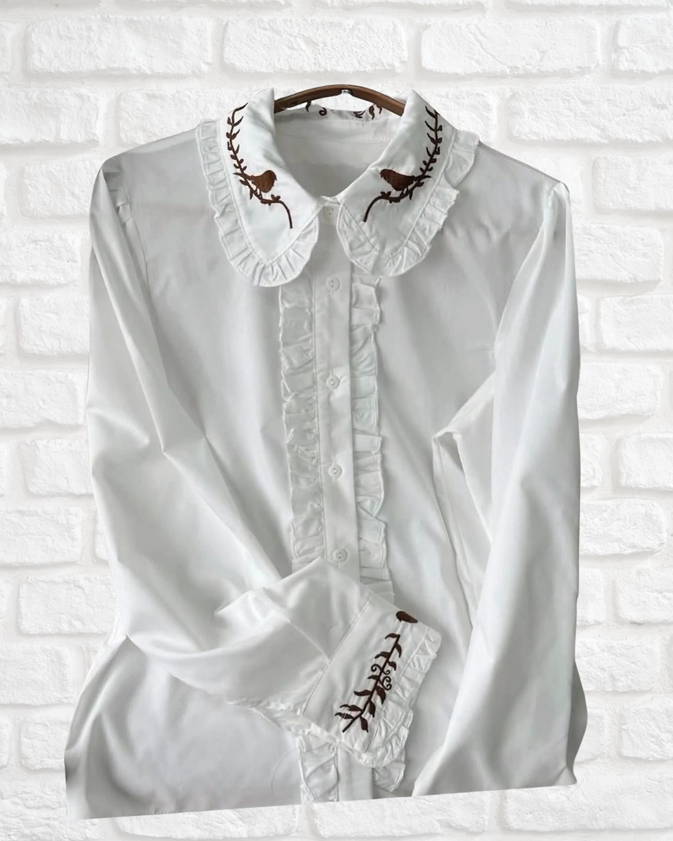 Thumbnail: Retro Bebe Yaka Nakışlı Gömlek