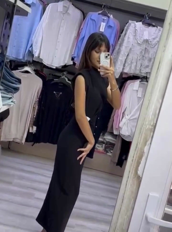 الصورة المصغرة: 🌸Gümüş Taşlı Broşlu Krep Kumaş Drapeli Slim Elbise