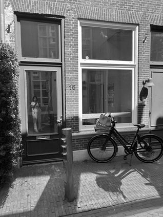 Interieurontwerper restaurant Den Bosch - kleurrijk - hip - maatwerk bar door Studio Prudon