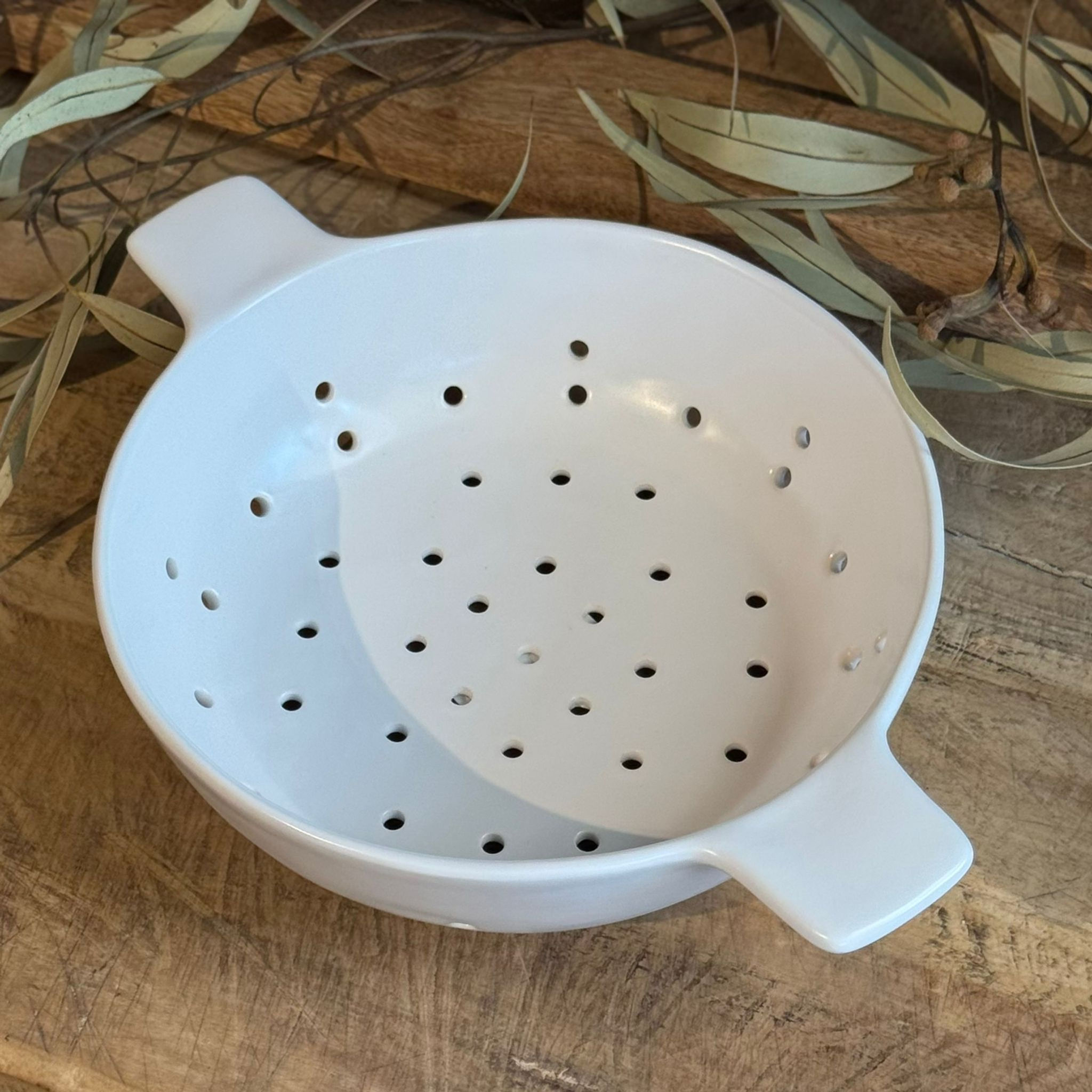 מסננת קרמיקה לבנה