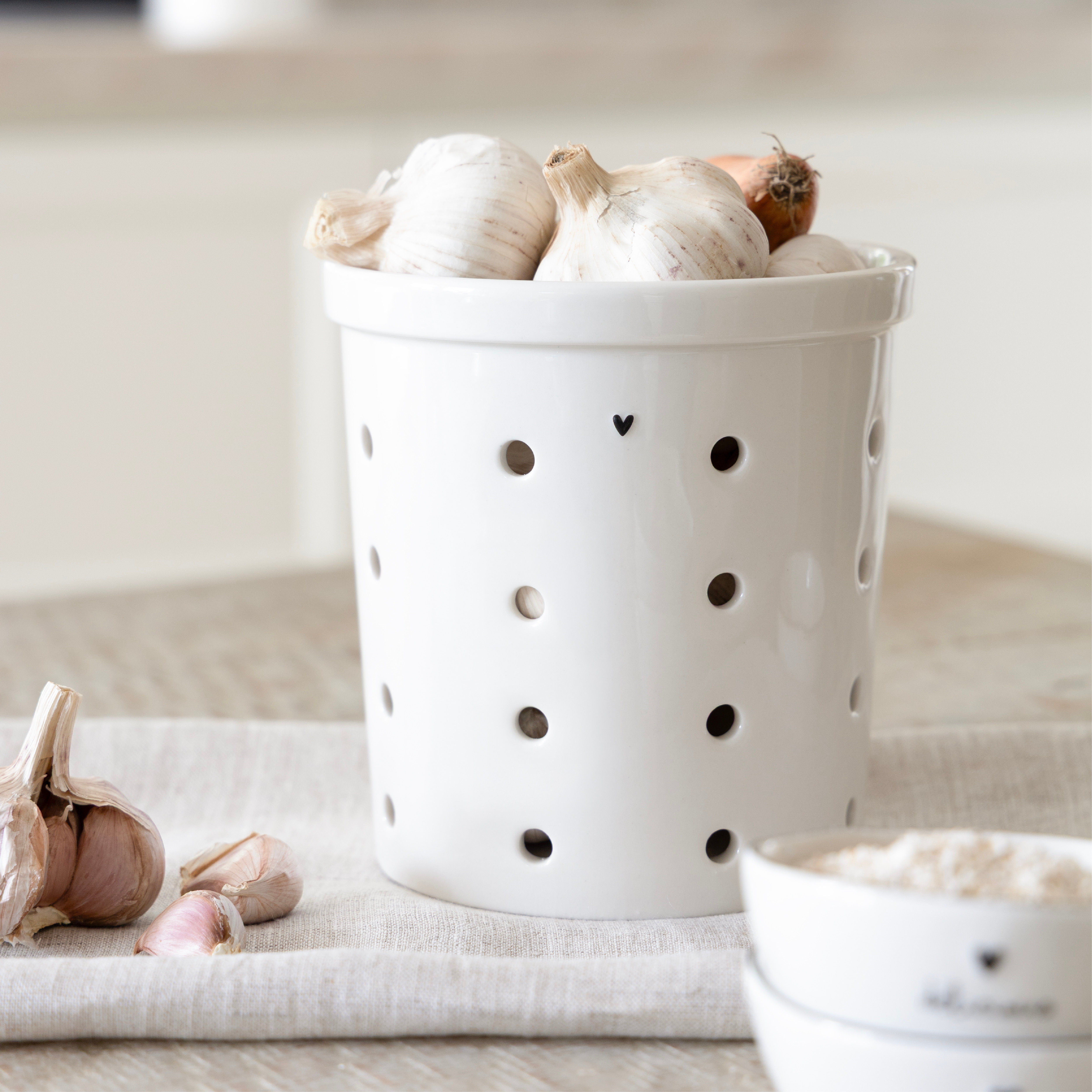 צנצנת שום לבנה מקרמיקה