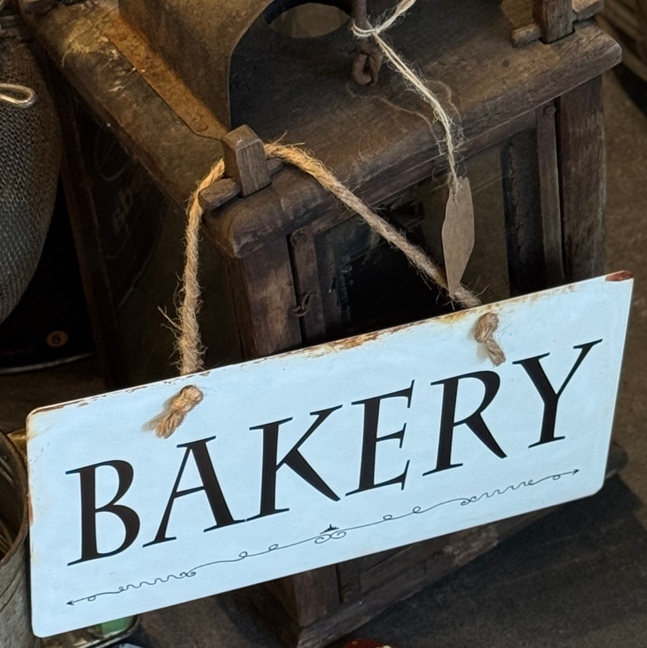 שלט מתכת Bakery 