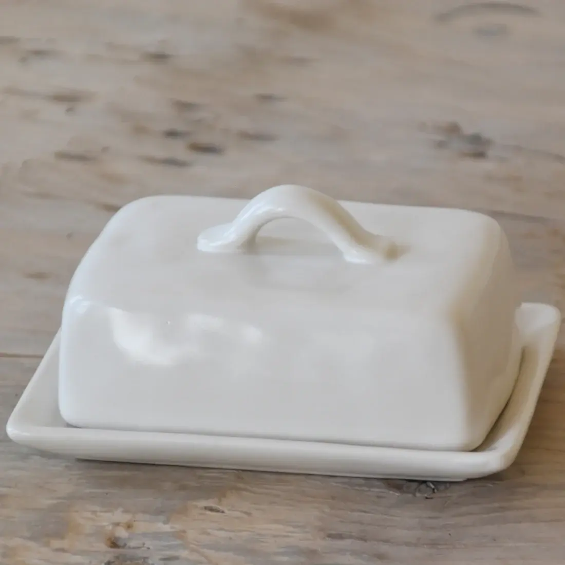 כלי לחמאה קרמיקה לבנה