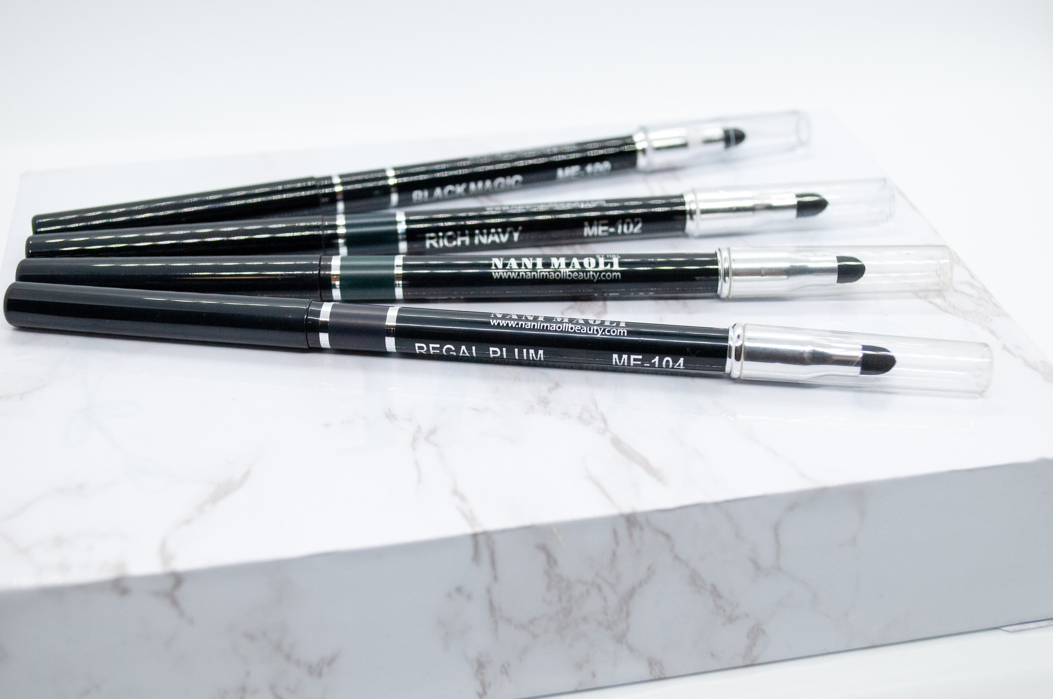 Retractable Eye Liner with Smugger