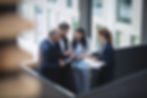los-empresarios-que-tienen-una-discusion-en-la-oficina.jpg