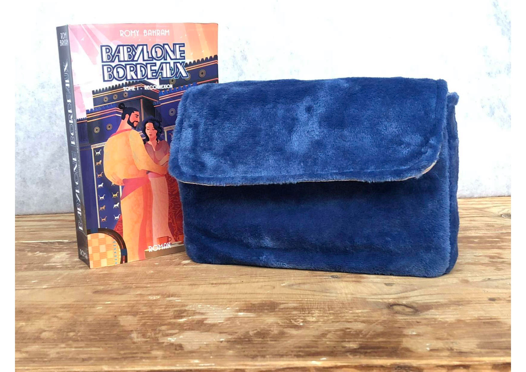 pochette bleu électrique
