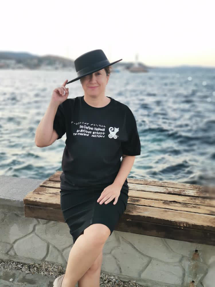Küçük resim: 100% Pamuklu Siyah Tişört